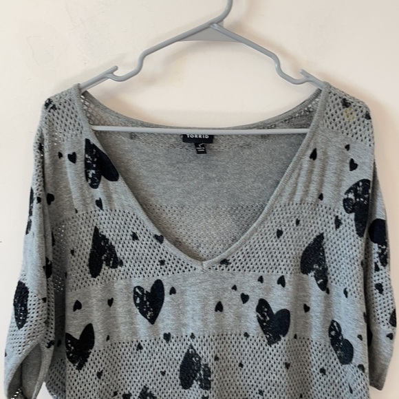 Torrid Open Stitch Grey/Black Heart Sweater- Size 1 - Picture 2 of 7